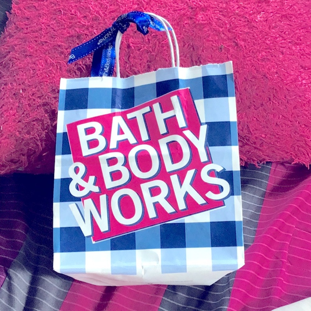 ☀️Host Pick!🌟Mystery Bath & Body works self-care gift 🎁 bag!!!🎊 - Picture 1 of 1